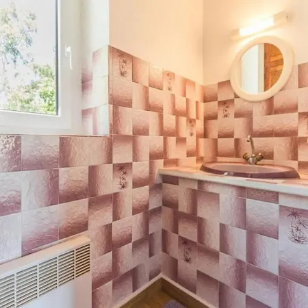 House Myriam بيت للعطل